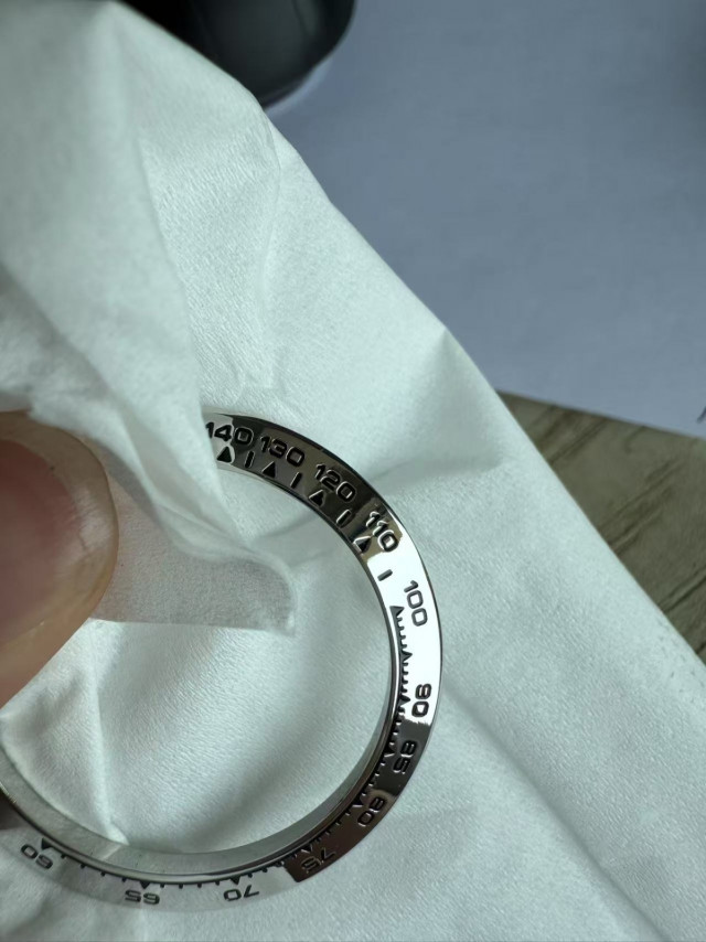 1000044833