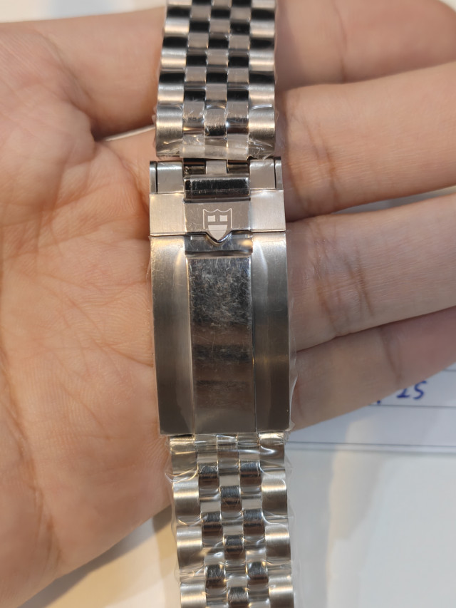 1749037844058