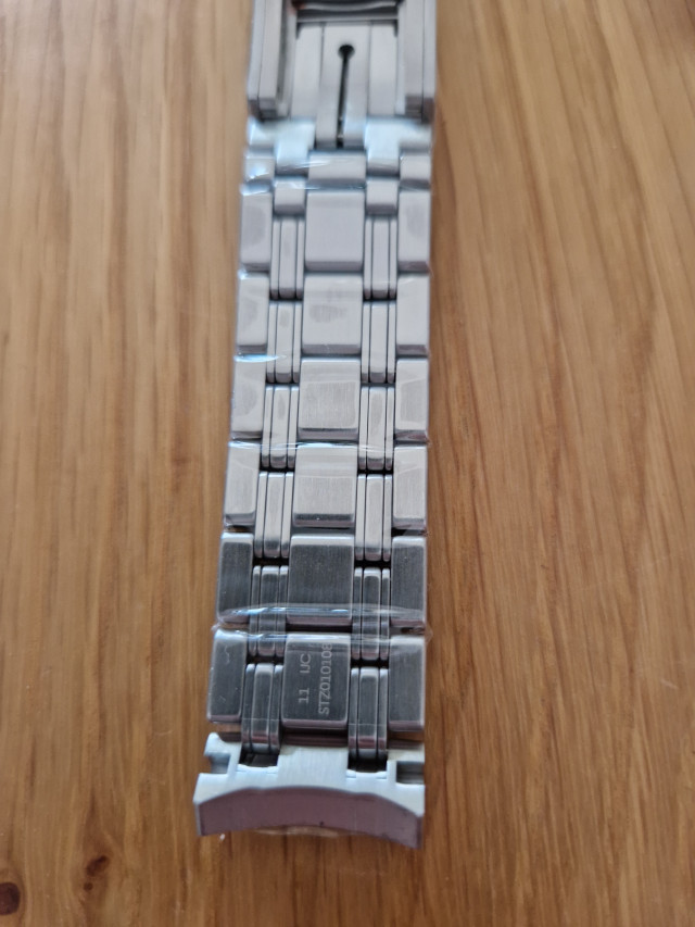 1000043055