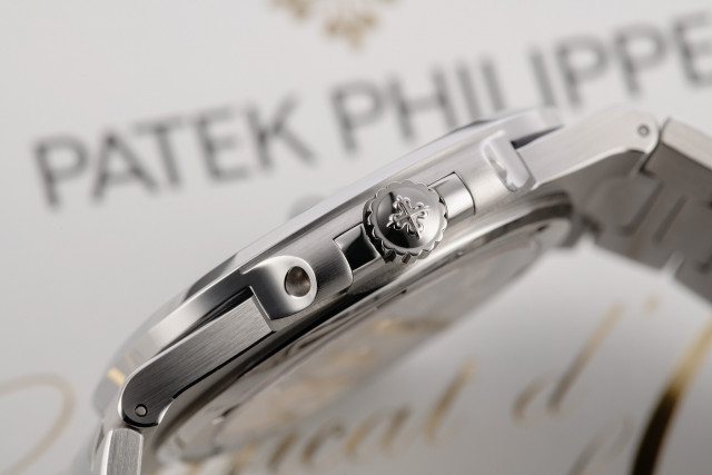 watch club patek philippe nautilus box and certificate ref 5711 1a 010 year 2018 13371 wb.jpgwbwbwbw