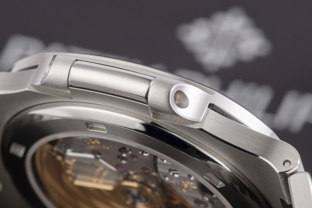 watch club patek philippe nautilus box and certificate ref 5711 1a 010 year 2018 13371 wb.jpgwbwbwbw