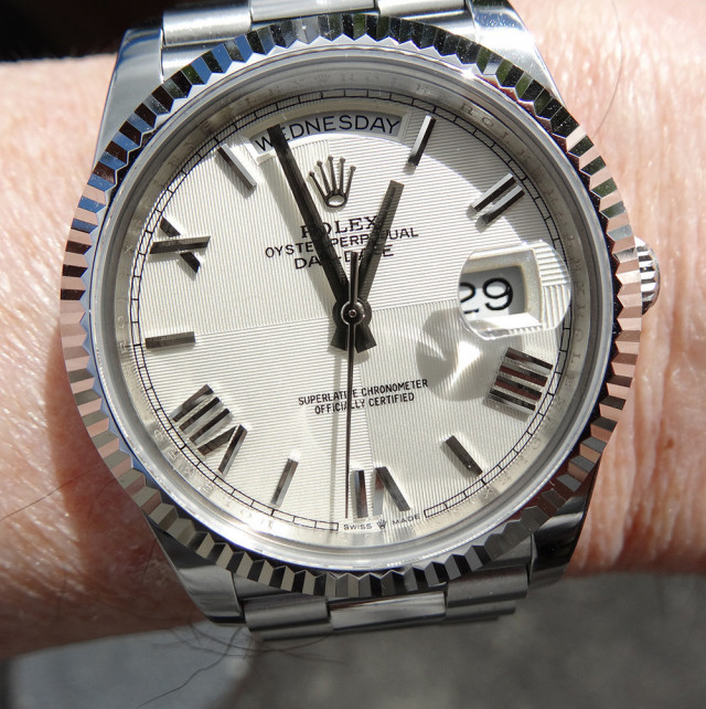 RolexDatDate Wrist01