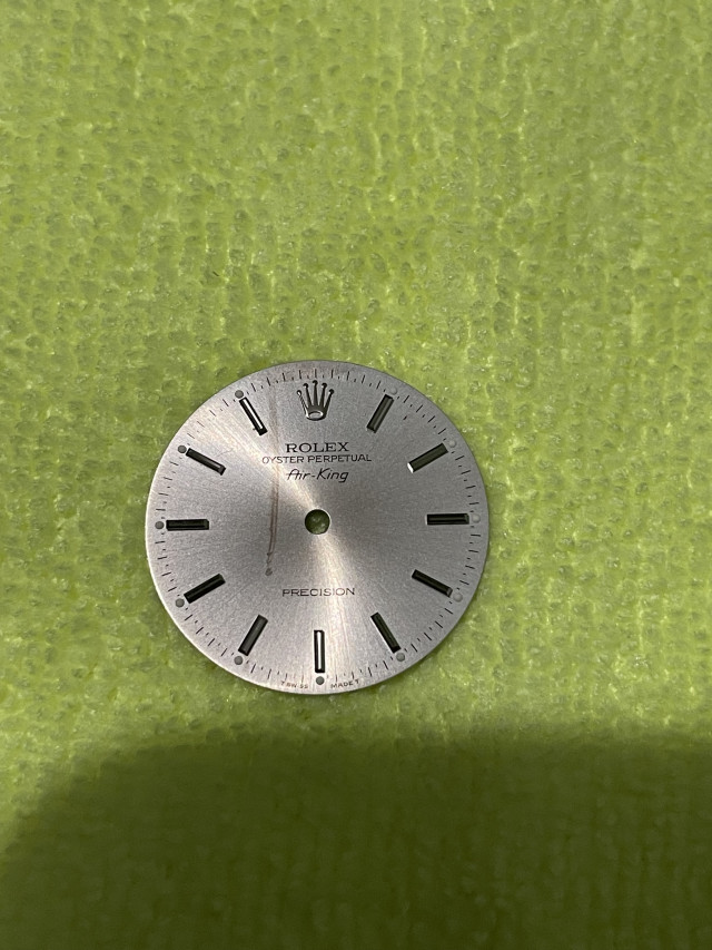 The dial, stained but i got it for a very good price (115 gbp)